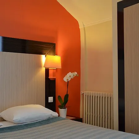 Hotel Du Cheval Blanc - Paris Marne La Vallee 4*