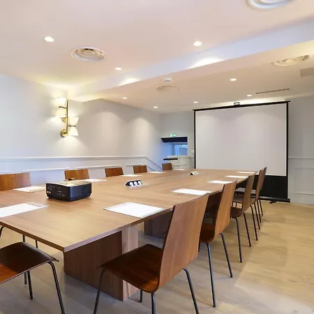 Hotel Du Cheval Blanc - Paris Marne La Vallee 4*